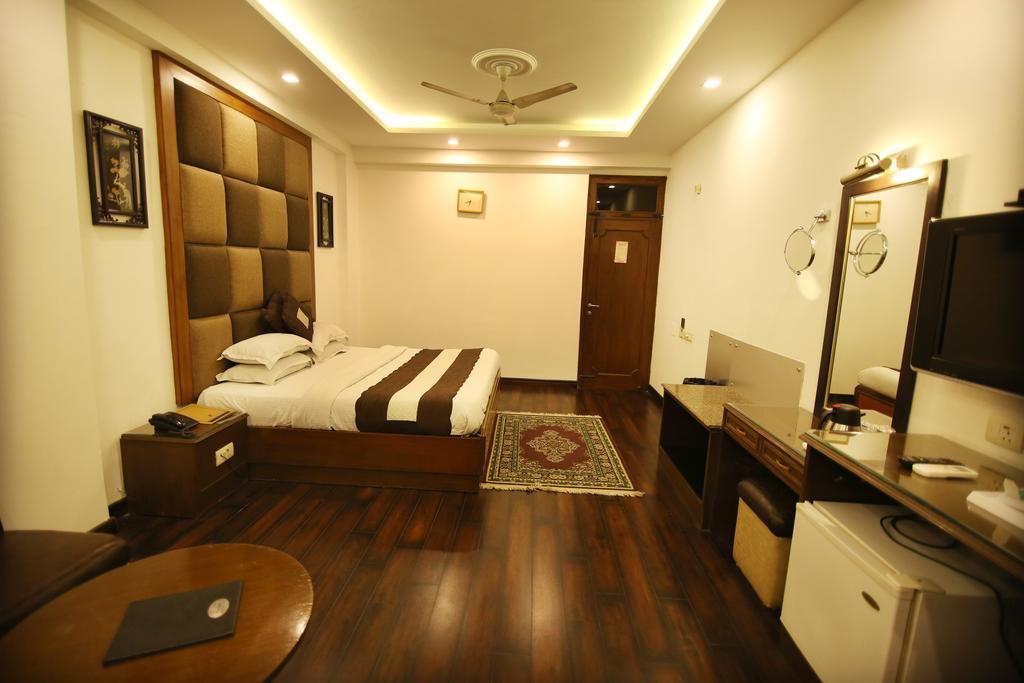 Hotel Parkway Deluxe New Delhi Exterior photo